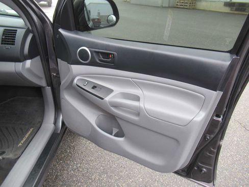 Used 2012 Toyota Tacoma 2WD Access Cab w/ SR5 Pkg image 21