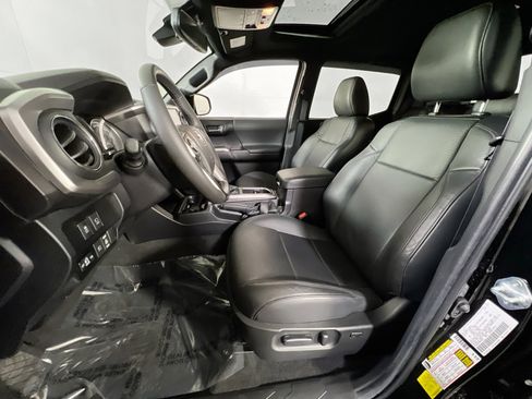 Used 2022 Toyota Tacoma Limited w/ Nightshade Package image 22