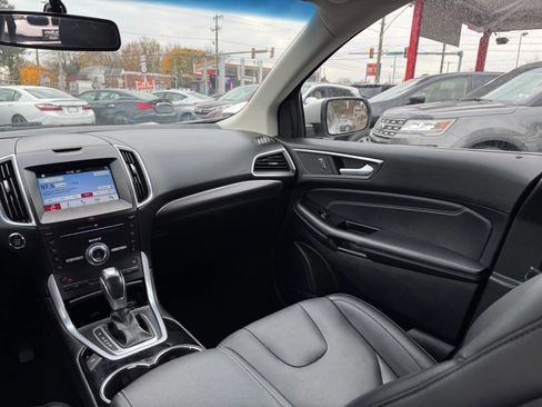 Used 2018 Ford Edge Titanium image 11