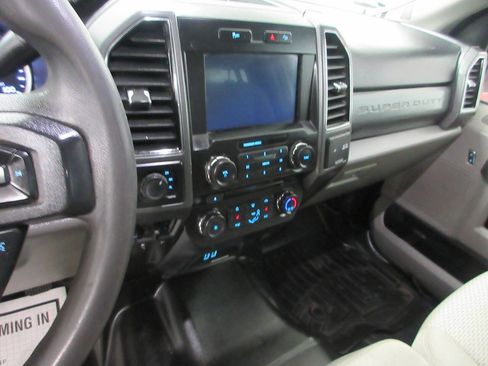 Used 2018 Ford F250 XLT w/ XLT Premium Package image 24