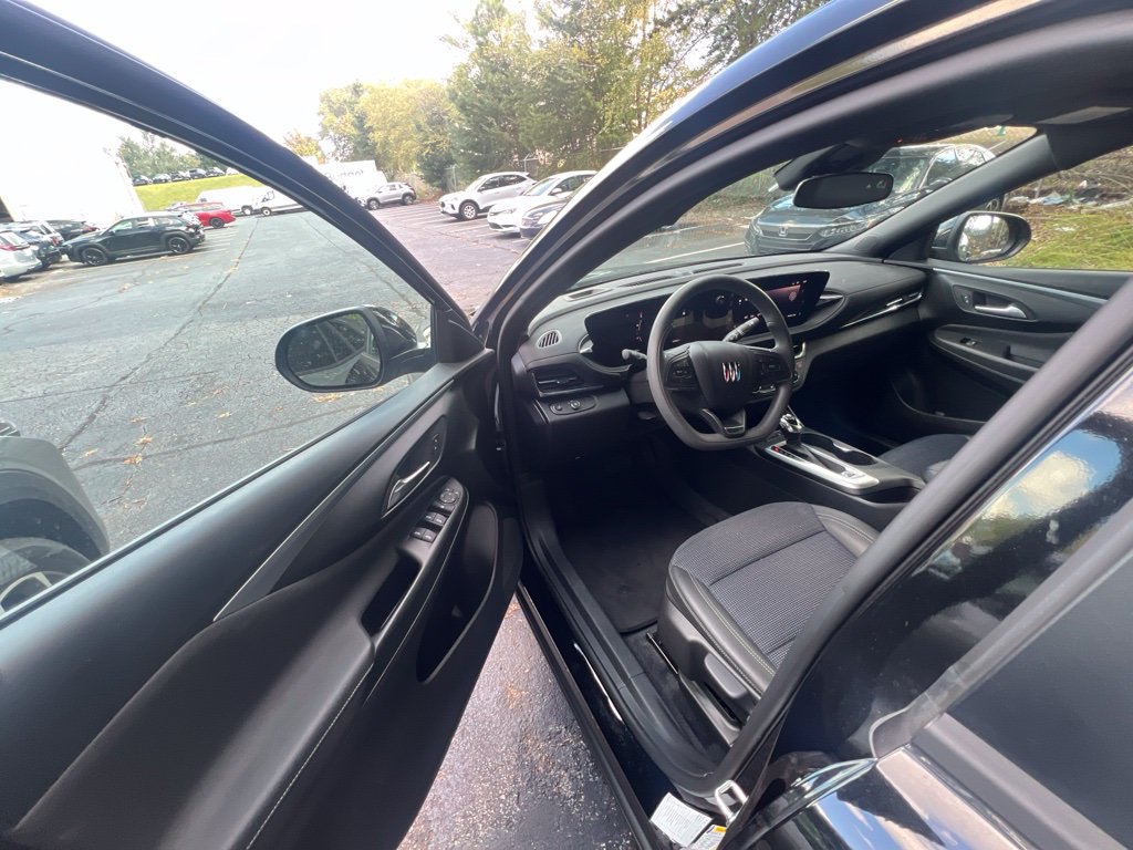 Used 2026 Buick Envista Preferred FWD image 2