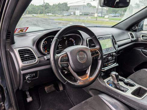 Used 2019 Jeep Grand Cherokee Altitude AWD/4WD image 20
