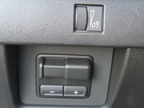 New 2026 GMC Canyon Elevation w/ Convenience Package image 15