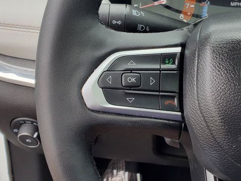 Used 2023 Jeep Compass Limited w/ Sun and Sound Group AWD/4WD image 13