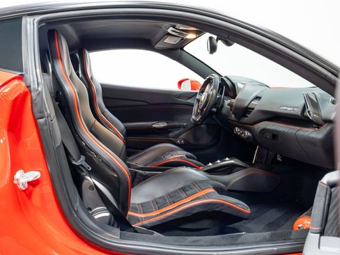 Used 2018 Ferrari 488 GTB image 33