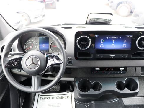 Used 2025 Mercedes-Benz Sprinter 2500 image 22