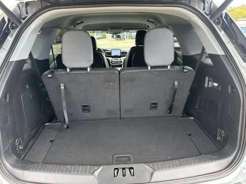 Used 2022 Ford Explorer XLT w/ Equipment Group 202A image 10