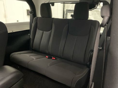 Used 2017 Jeep Wrangler Sahara AWD/4WD image 21