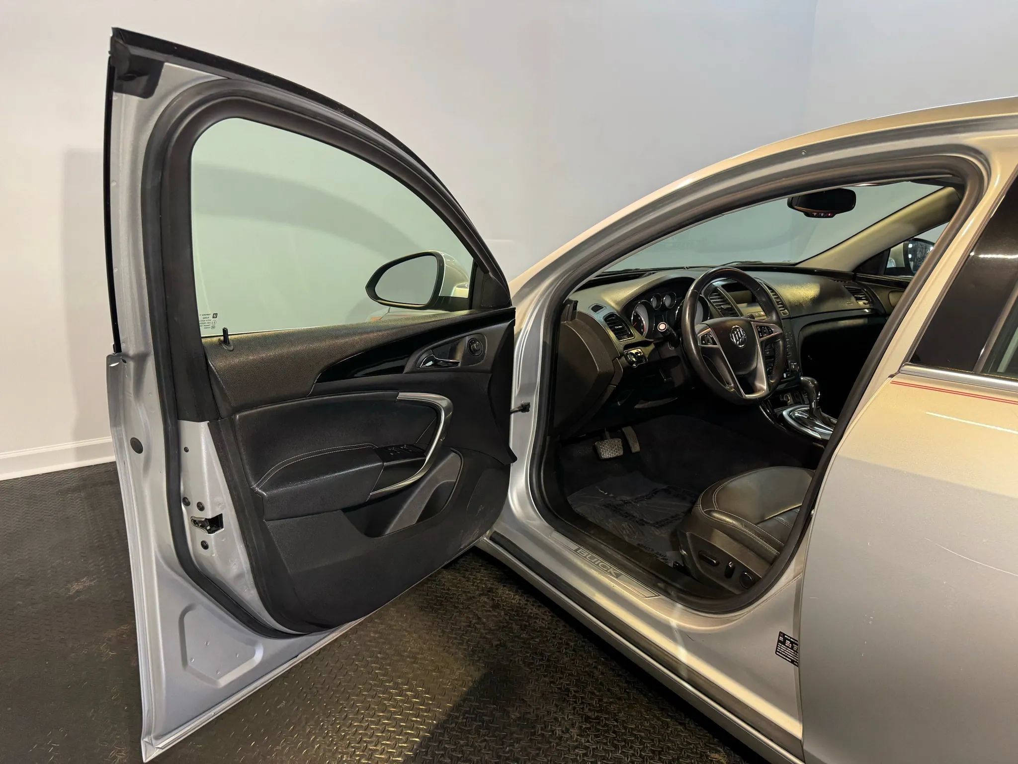 Used 2011 Buick Regal CXL FWD image 8