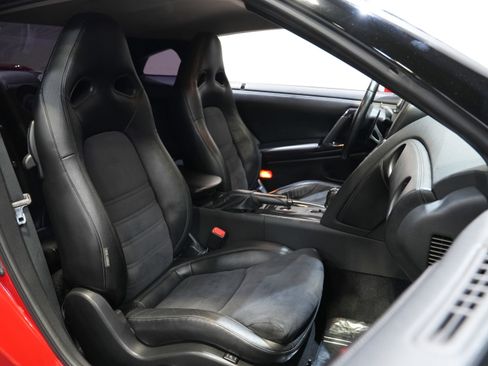 Used 2013 Nissan GT-R Premium image 29