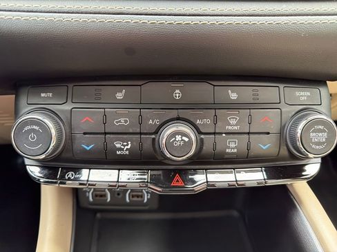 Used 2021 Dodge Durango SXT image 32