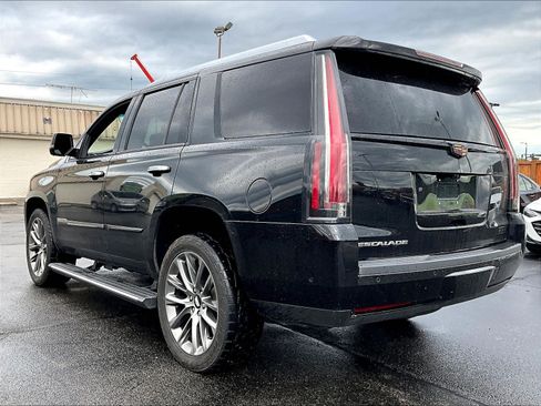 Used 2019 Cadillac Escalade Platinum w/ Escalade Sport Edition AWD/4WD image 4