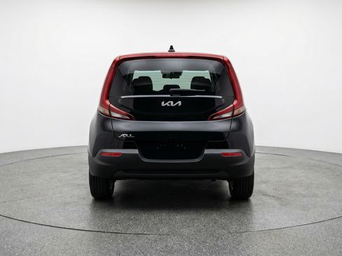 Used 2025 Kia Soul LX w/ LX Technology Package FWD image 7