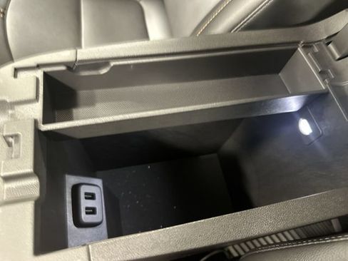Used 2023 Chevrolet Equinox Premier FWD image 26