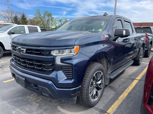Used 2022 Chevrolet Silverado 1500 RST AWD/4WD image 3