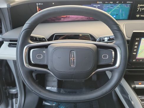 Used 2025 Lincoln Nautilus Reserve image 17