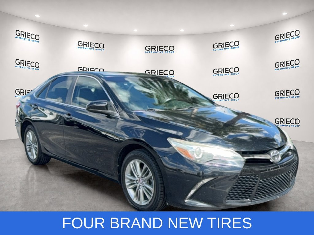 Used 2015 Toyota Camry SE FWD image 1