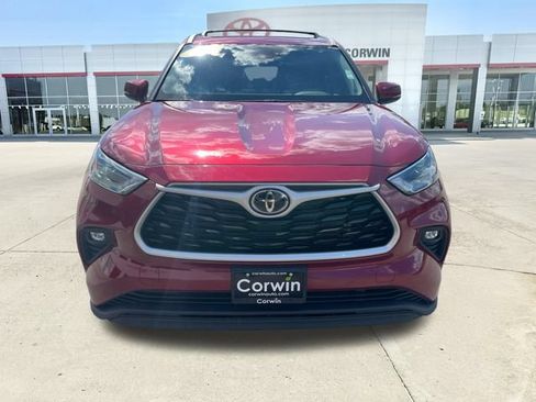 Used 2022 Toyota Highlander XLE AWD/4WD image 8