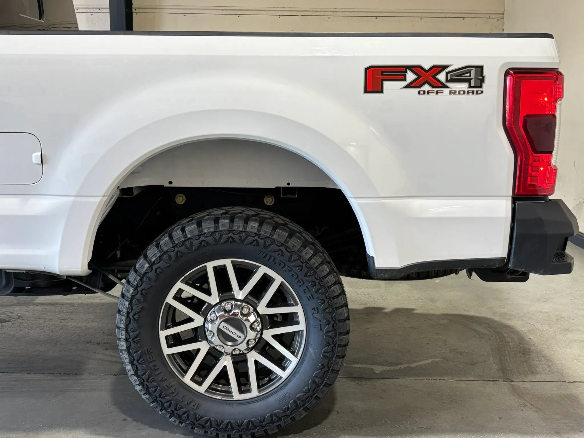 Used 2019 Ford F250 Lariat w/ Lariat Value Package AWD/4WD image 10