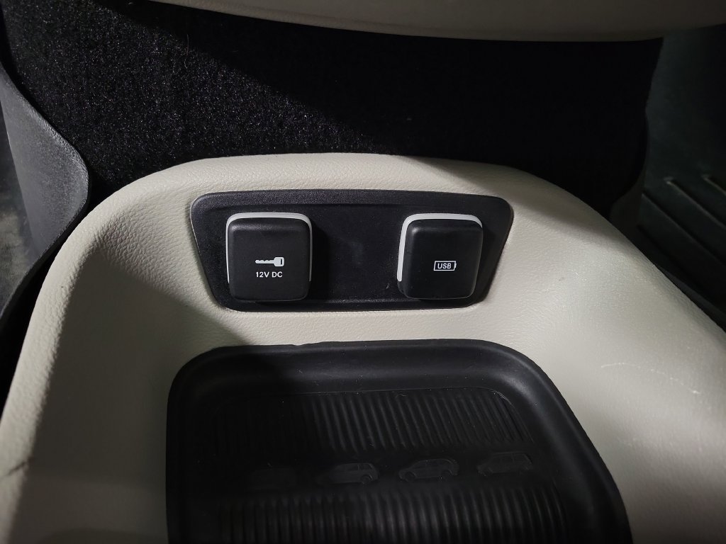 Used 2020 Chrysler Pacifica Touring FWD image 20