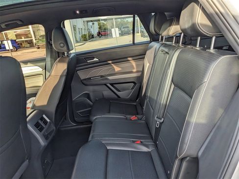 Certified 2023 Volkswagen Atlas Cross Sport SE w/ Panoramic Sunroof Package image 18