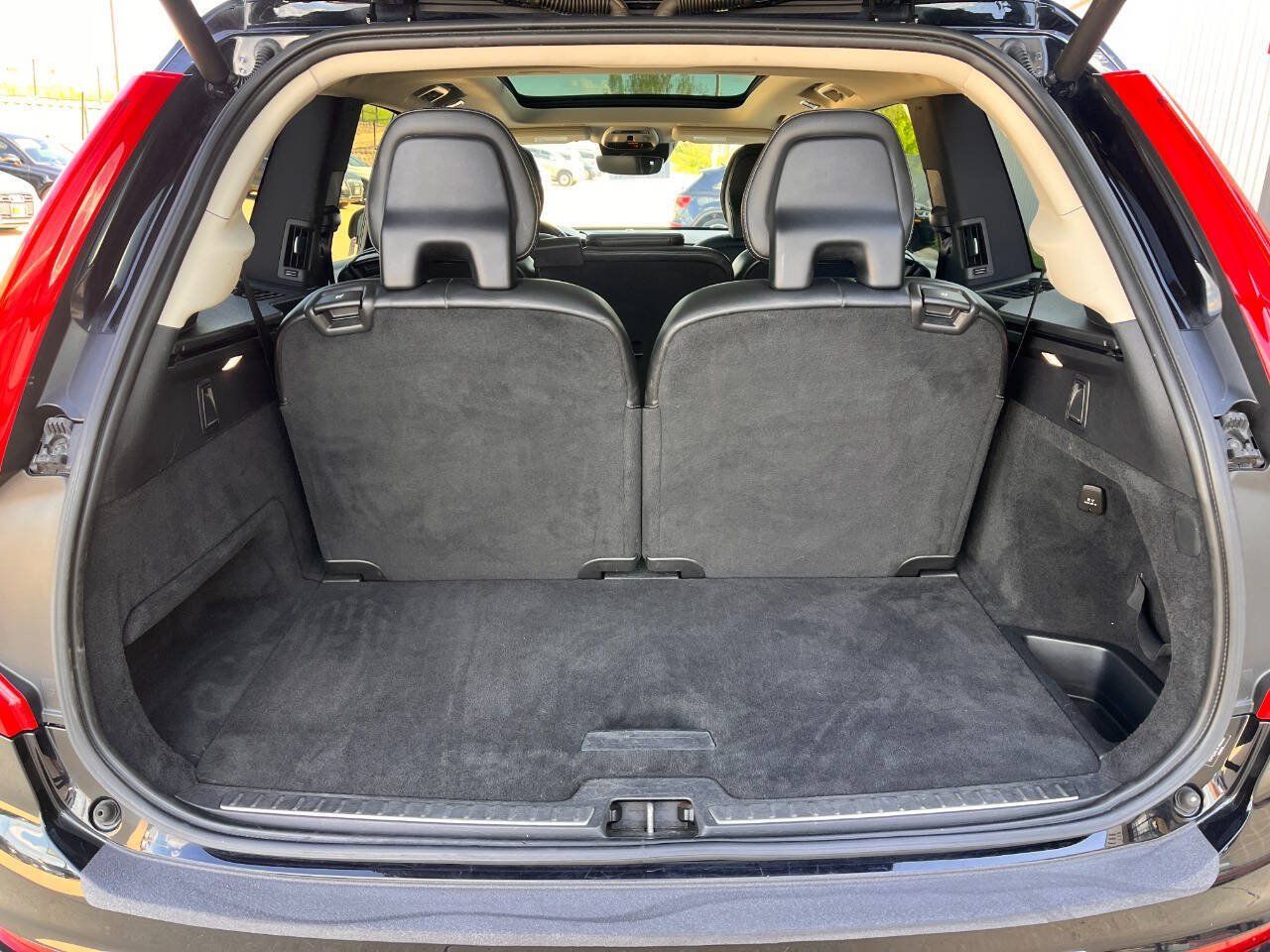 Used 2019 Volvo XC90 T5 Momentum w/ Multimedia Package AWD/4WD image 23