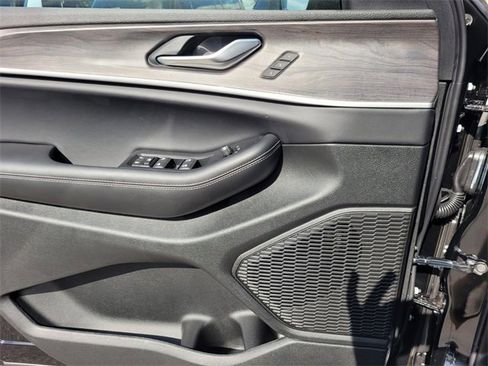 New 2025 Jeep Grand Cherokee L Limited image 21