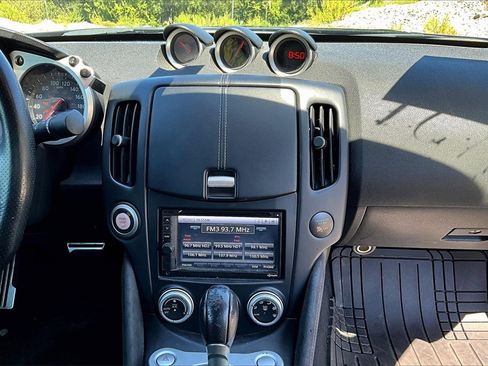 Used 2014 Nissan 370Z Touring w/ Sport Package image 27