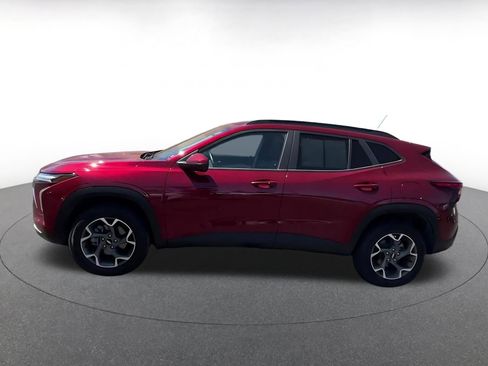 Used 2025 Chevrolet Trax LT w/ LT Convenience Package image 9