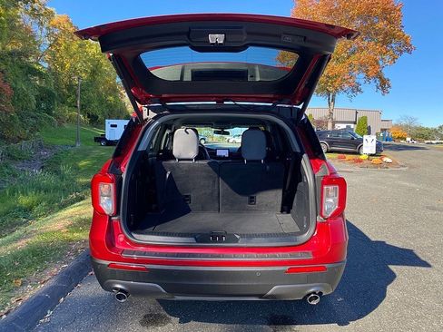 Certified 2022 Ford Explorer XLT w/ Equipment Group 202A image 9