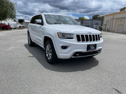 Used 2015 Jeep Grand Cherokee Overland w/ Advanced Technology Group AWD/4WD image 3