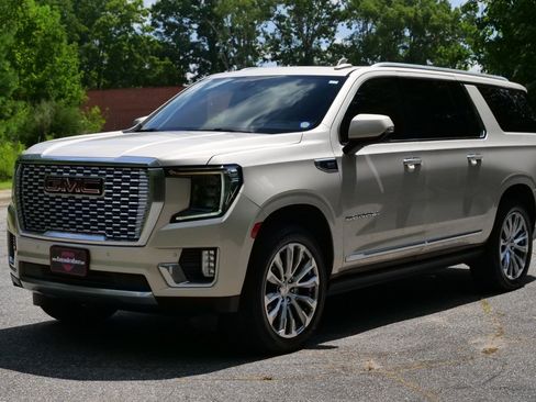 Used 2021 GMC Yukon XL Denali w/ Denali Ultimate Package AWD/4WD image 6