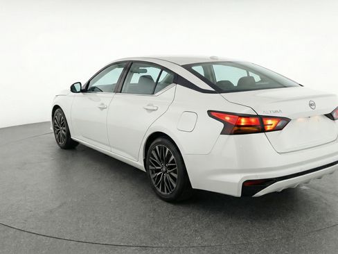 Used 2025 Nissan Altima 2.5 SV image 6