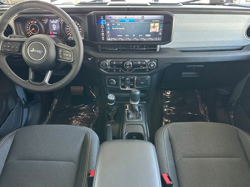 Used 2025 Jeep Wrangler Unlimited Sport AWD/4WD image 15