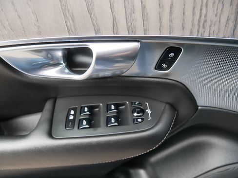 Used 2022 Volvo XC90 T8 Inscription image 17