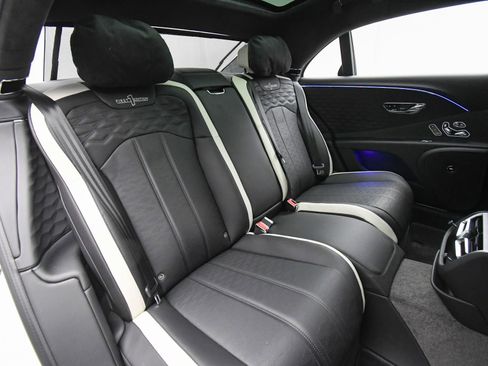 Used 2025 Bentley Flying Spur Plug-In Hybrid AWD/4WD image 49