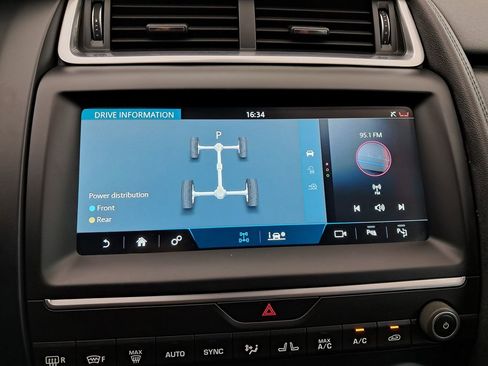 Used 2020 Jaguar E-PACE SE image 29