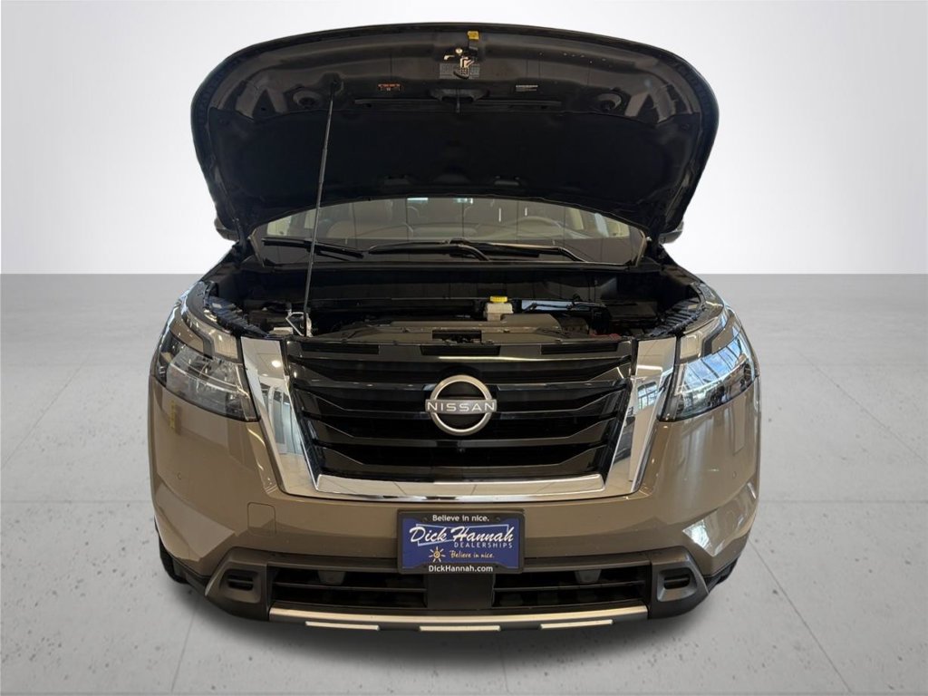 Used 2023 Nissan Pathfinder Platinum AWD/4WD image 4