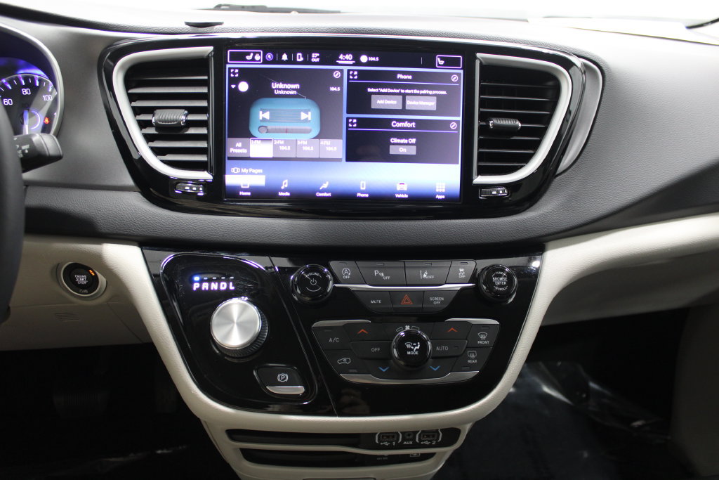 Used 2022 Chrysler Pacifica Touring-L FWD image 29