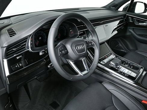 New 2025 Audi Q7 3.0T Prestige image 4