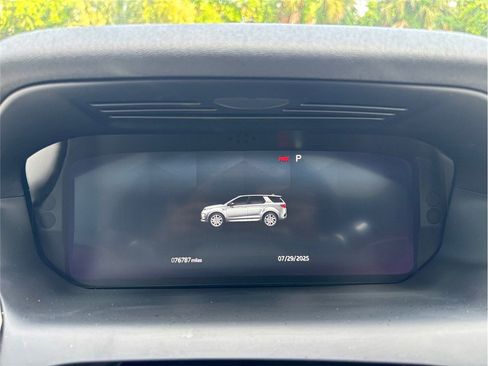 Used 2022 Land Rover Discovery Sport SE R-Dynamic image 24