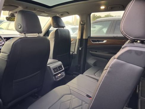 New 2026 Volkswagen Atlas SE FWD image 5