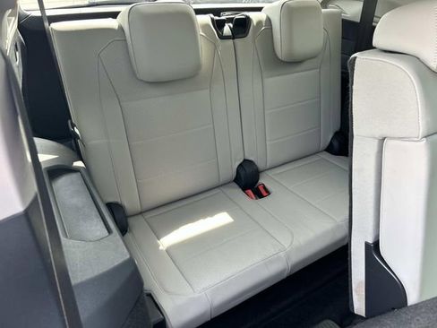 Used 2018 Volkswagen Tiguan SE FWD image 27