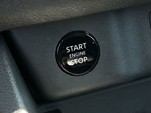 Used 2025 Nissan Rogue SV FWD image 22