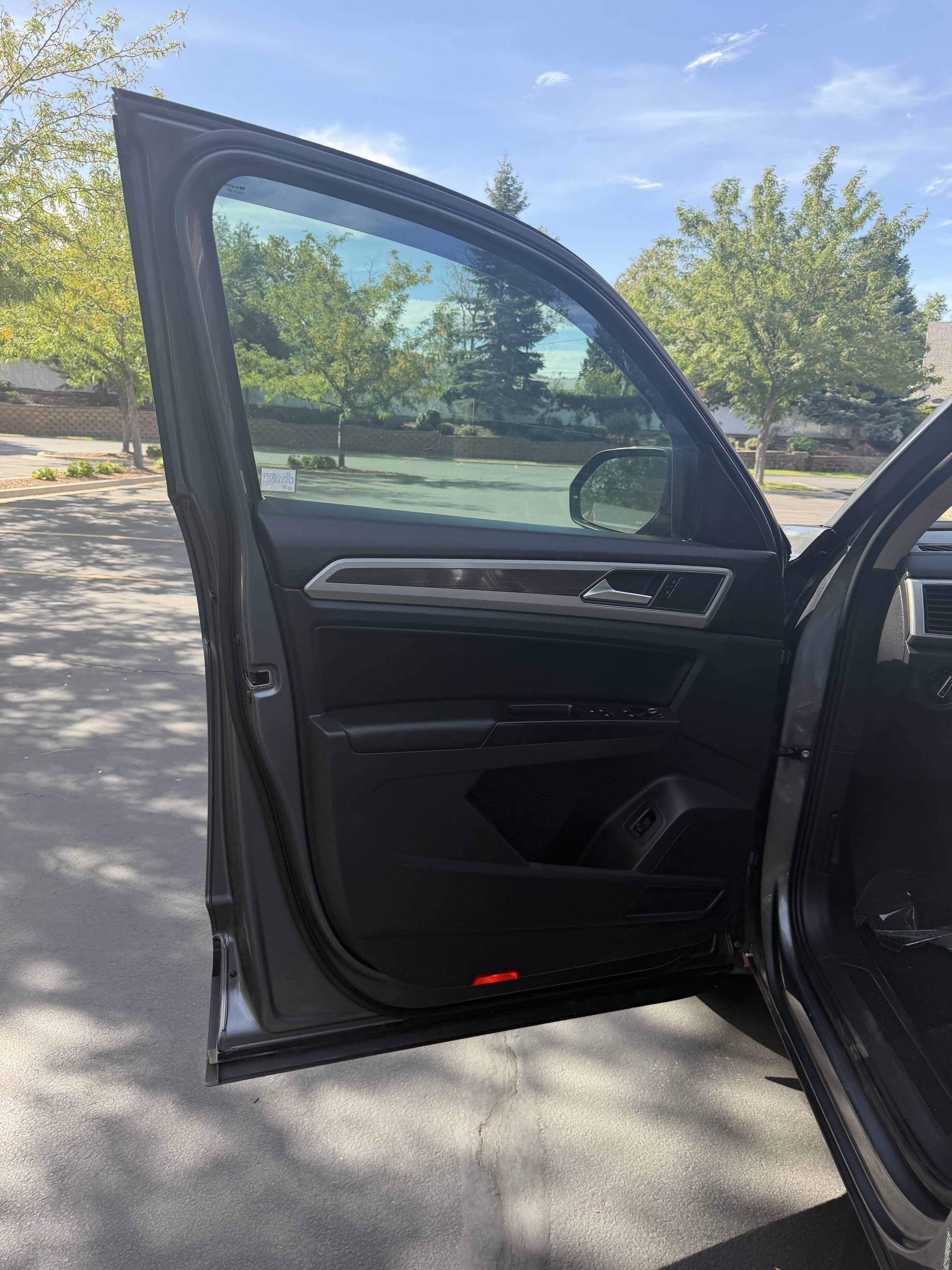 Used 2019 Volkswagen Atlas SE w/ Towing Package AWD/4WD image 17