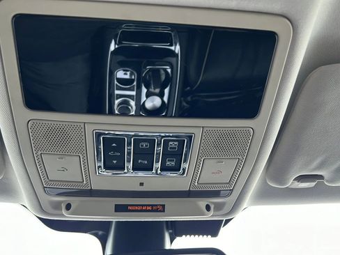 Used 2016 Jaguar XJ Supercharged RWD image 24