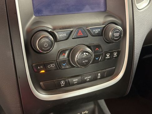 Used 2019 Dodge Durango SXT w/ 3rd Row Seating Group AWD/4WD image 18