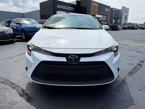 Used 2025 Toyota Corolla LE FWD image 2