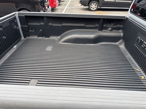 Used 2011 Nissan Frontier SV image 13