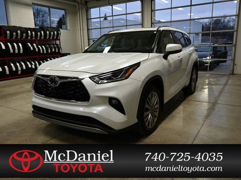 Used 2022 Toyota Highlander Platinum image 1